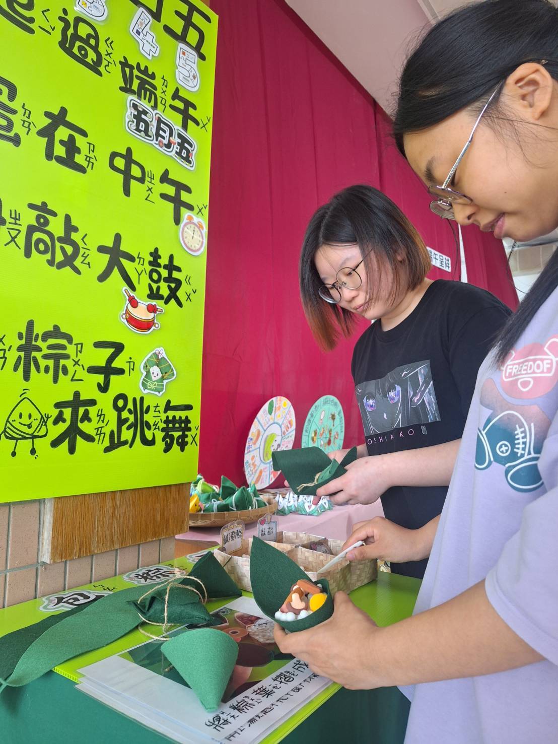 新生醫專幼保科設計符合3-6歲孩童學習需求的教具。圖：新生醫專提供