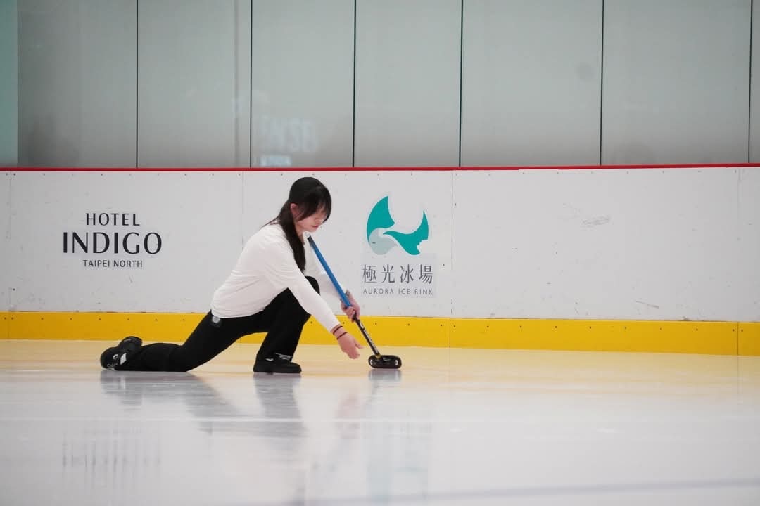 成立僅數年的新生醫護管理專科學校冰壺隊，近年在全國賽事中屢創佳績。圖：新生醫專提供