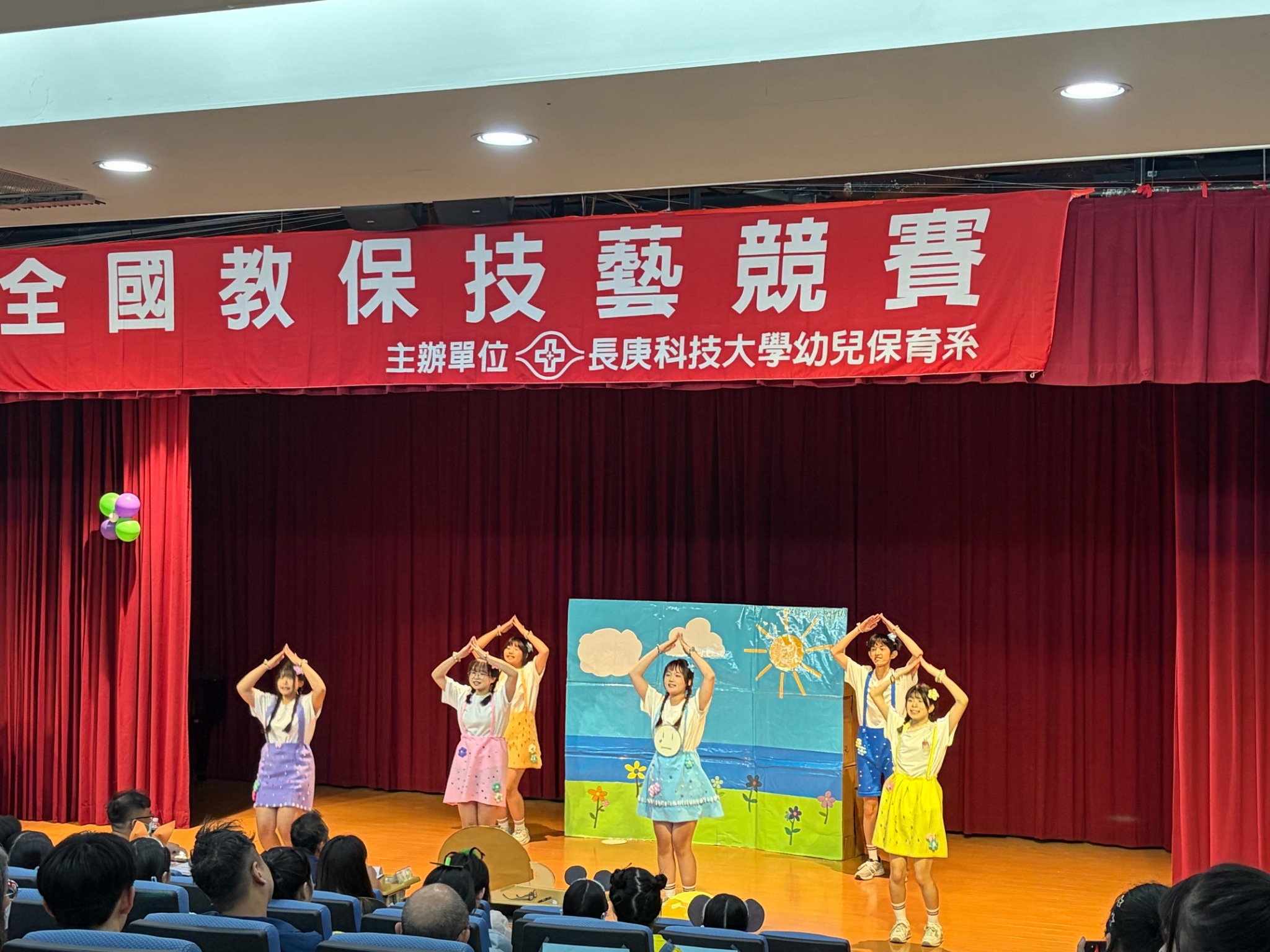 新生醫專本次競賽以「說演故事」項目表現最為亮眼,幼保科共有6組晉級全國決賽。圖:新生醫專提供 新生醫專本次競賽以「說演故事」項目表現最為亮眼,幼保科共有6組晉級全國決賽。圖:新生醫專提供